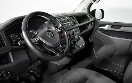 Volkswagen Multivan T6 рестайлинг, 2019 год, 3 800 000 рублей, 9 фотография