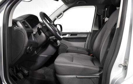 Volkswagen Multivan T6 рестайлинг, 2019 год, 3 800 000 рублей, 10 фотография