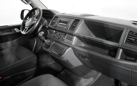 Volkswagen Multivan T6 рестайлинг, 2019 год, 3 800 000 рублей, 11 фотография