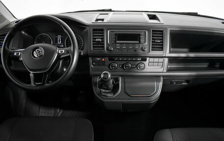 Volkswagen Multivan T6 рестайлинг, 2019 год, 3 800 000 рублей, 14 фотография