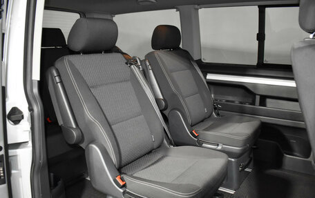 Volkswagen Multivan T6 рестайлинг, 2019 год, 3 800 000 рублей, 13 фотография