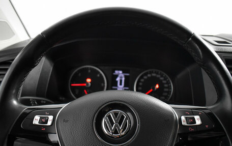 Volkswagen Multivan T6 рестайлинг, 2019 год, 3 800 000 рублей, 17 фотография