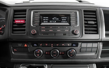 Volkswagen Multivan T6 рестайлинг, 2019 год, 3 800 000 рублей, 15 фотография