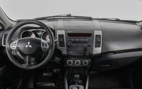 Mitsubishi Outlander III рестайлинг 3, 2008 год, 900 000 рублей, 13 фотография