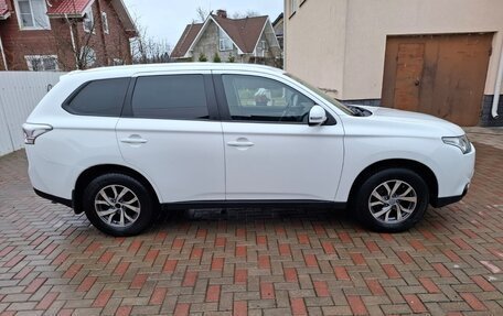 Mitsubishi Outlander III рестайлинг 3, 2014 год, 1 450 000 рублей, 4 фотография