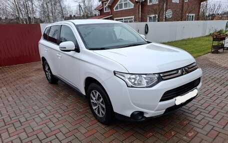 Mitsubishi Outlander III рестайлинг 3, 2014 год, 1 450 000 рублей, 3 фотография