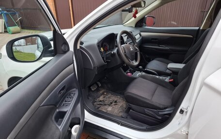 Mitsubishi Outlander III рестайлинг 3, 2014 год, 1 450 000 рублей, 8 фотография