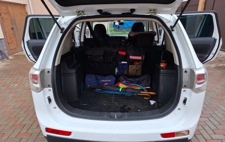 Mitsubishi Outlander III рестайлинг 3, 2014 год, 1 450 000 рублей, 12 фотография