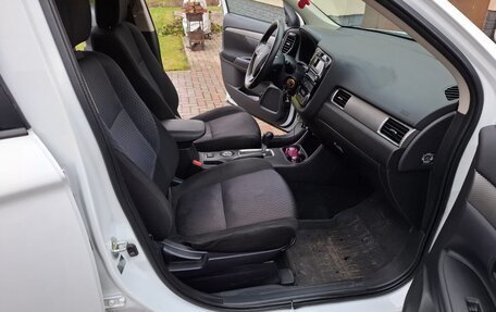 Mitsubishi Outlander III рестайлинг 3, 2014 год, 1 450 000 рублей, 10 фотография