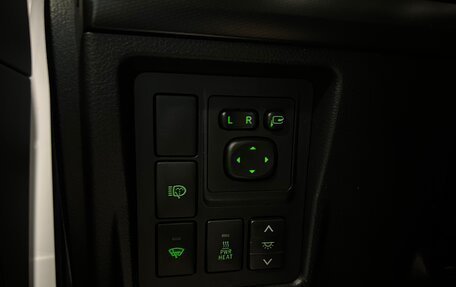 Toyota Land Cruiser Prado 150 рестайлинг 2, 2013 год, 3 090 000 рублей, 17 фотография