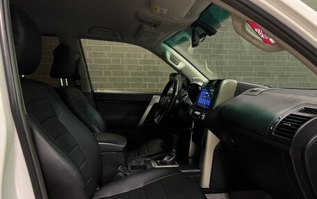 Toyota Land Cruiser Prado 150 рестайлинг 2, 2013 год, 3 090 000 рублей, 10 фотография