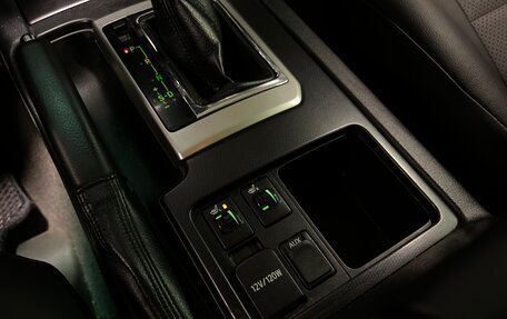 Toyota Land Cruiser Prado 150 рестайлинг 2, 2013 год, 3 090 000 рублей, 15 фотография