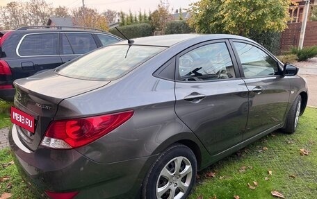 Hyundai Solaris II рестайлинг, 2011 год, 850 000 рублей, 5 фотография