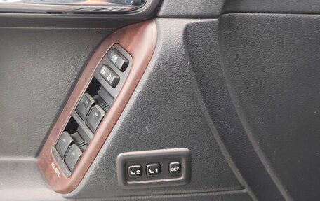 Toyota Land Cruiser Prado 150 рестайлинг 2, 2015 год, 4 050 000 рублей, 8 фотография