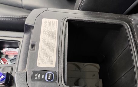 Toyota Land Cruiser Prado 150 рестайлинг 2, 2015 год, 4 050 000 рублей, 9 фотография