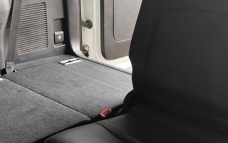 Toyota Land Cruiser Prado 150 рестайлинг 2, 2015 год, 4 050 000 рублей, 19 фотография