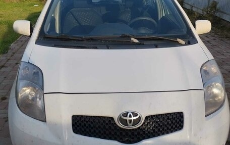 Toyota Yaris III рестайлинг, 2008 год, 390 000 рублей, 1 фотография