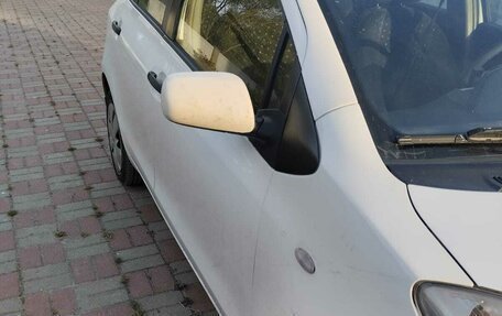 Toyota Yaris III рестайлинг, 2008 год, 390 000 рублей, 3 фотография