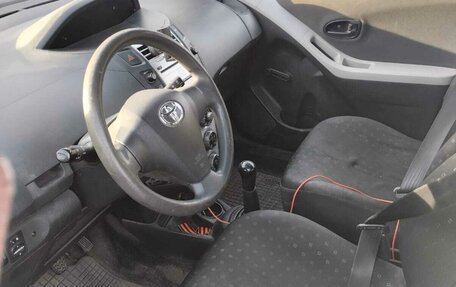 Toyota Yaris III рестайлинг, 2008 год, 390 000 рублей, 8 фотография