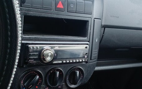 Volkswagen Polo IV рестайлинг, 2002 год, 256 000 рублей, 7 фотография