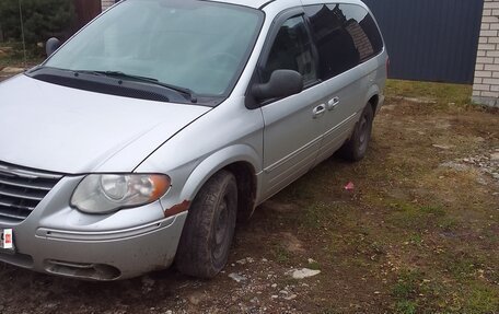 Chrysler Town & Country IV, 2005 год, 530 000 рублей, 3 фотография