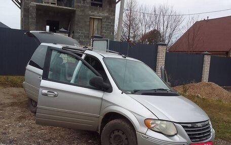 Chrysler Town & Country IV, 2005 год, 530 000 рублей, 8 фотография