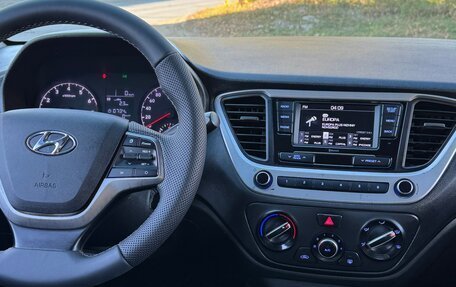 Hyundai Solaris II рестайлинг, 2018 год, 899 999 рублей, 8 фотография