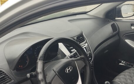 Hyundai Solaris II рестайлинг, 2015 год, 450 000 рублей, 5 фотография