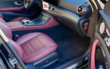 Mercedes-Benz E-Класс, 2018 год, 3 300 000 рублей, 4 фотография