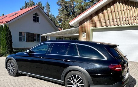 Mercedes-Benz E-Класс, 2018 год, 3 300 000 рублей, 9 фотография