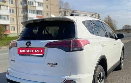 Toyota RAV4, 2017 год, 2 600 000 рублей, 4 фотография