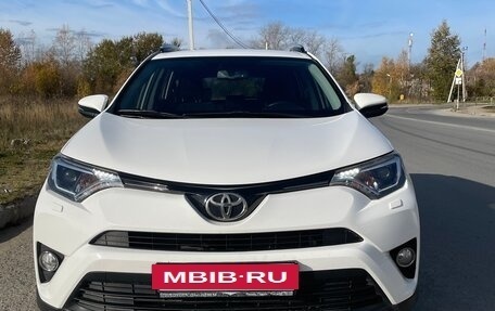 Toyota RAV4, 2017 год, 2 600 000 рублей, 2 фотография