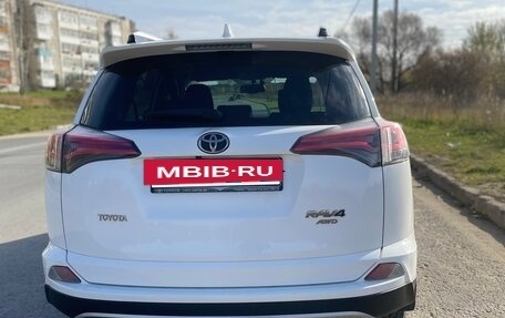 Toyota RAV4, 2017 год, 2 600 000 рублей, 3 фотография