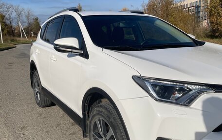 Toyota RAV4, 2017 год, 2 600 000 рублей, 5 фотография