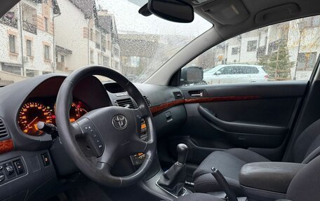 Toyota Avensis III рестайлинг, 2006 год, 1 000 000 рублей, 3 фотография