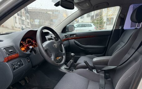 Toyota Avensis III рестайлинг, 2006 год, 1 000 000 рублей, 2 фотография