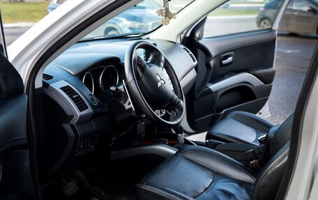 Mitsubishi Outlander III рестайлинг 3, 2010 год, 1 000 000 рублей, 13 фотография