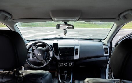 Mitsubishi Outlander III рестайлинг 3, 2010 год, 1 000 000 рублей, 15 фотография