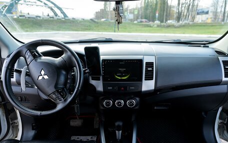 Mitsubishi Outlander III рестайлинг 3, 2010 год, 1 000 000 рублей, 16 фотография