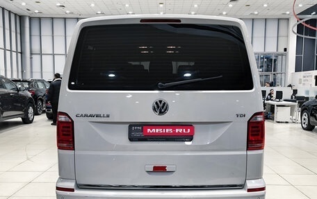 Volkswagen Caravelle T6 рестайлинг, 2018 год, 2 350 000 рублей, 6 фотография