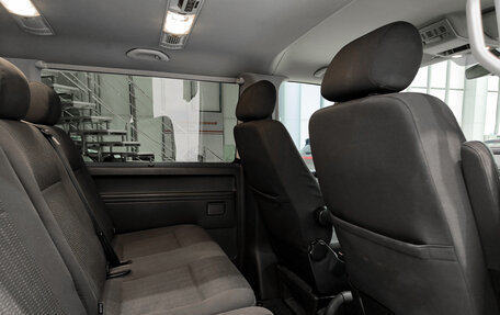 Volkswagen Caravelle T6 рестайлинг, 2018 год, 2 350 000 рублей, 12 фотография