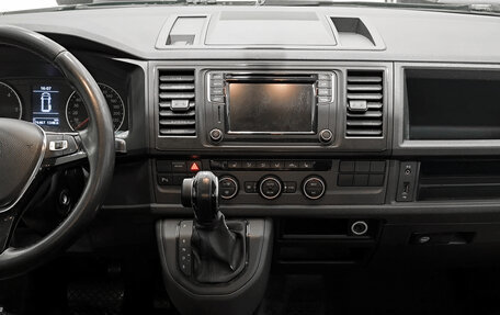 Volkswagen Caravelle T6 рестайлинг, 2018 год, 2 350 000 рублей, 15 фотография