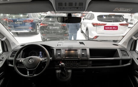 Volkswagen Caravelle T6 рестайлинг, 2018 год, 2 350 000 рублей, 14 фотография