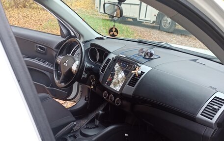 Mitsubishi Outlander III рестайлинг 3, 2010 год, 1 200 000 рублей, 2 фотография