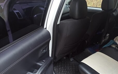 Mitsubishi Outlander III рестайлинг 3, 2010 год, 1 200 000 рублей, 8 фотография