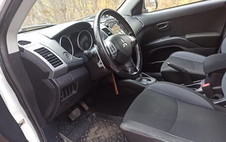 Mitsubishi Outlander III рестайлинг 3, 2010 год, 1 200 000 рублей, 10 фотография