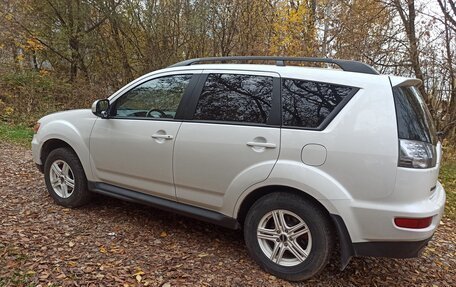 Mitsubishi Outlander III рестайлинг 3, 2010 год, 1 200 000 рублей, 12 фотография