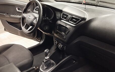 KIA Rio III рестайлинг, 2013 год, 750 000 рублей, 2 фотография