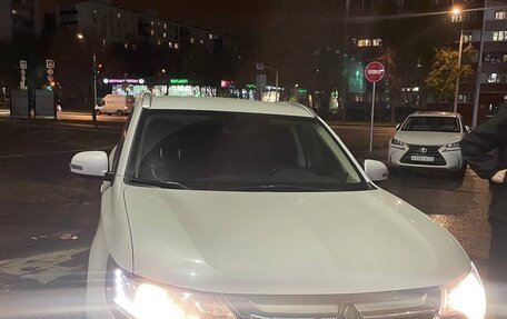 Mitsubishi Outlander III рестайлинг 3, 2015 год, 1 780 000 рублей, 2 фотография