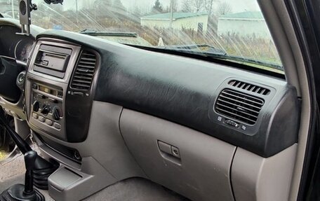 Toyota Land Cruiser 100 рестайлинг 2, 2003 год, 1 500 000 рублей, 8 фотография